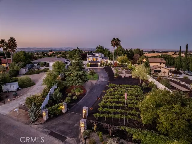 925 Osos Way, Paso Robles, CA 93446