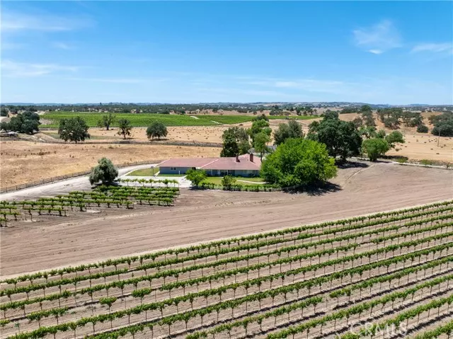 5275 Camp 8 Road, Paso Robles, CA 93446
