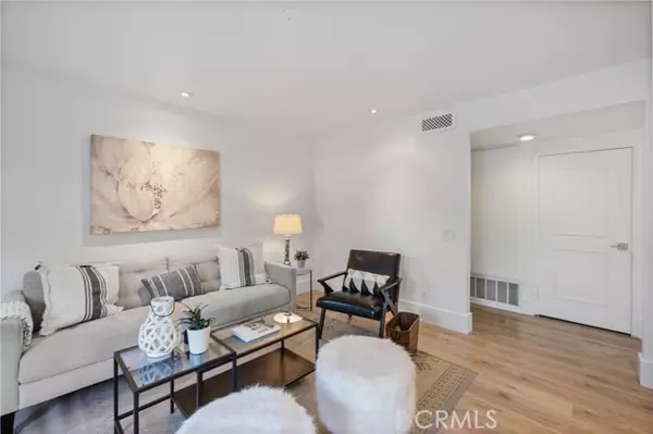 Irvine, CA 92604,29 E Yale #42