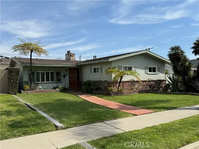 1842 Pine Street, Huntington Beach, CA 92648