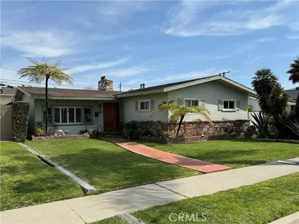 1842 Pine Street, Huntington Beach, CA 92648