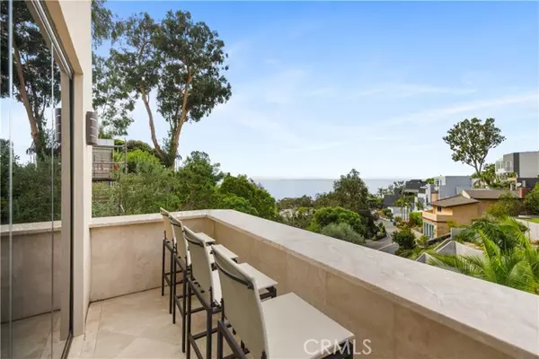 825 Summit Drive, Laguna Beach, CA 92651