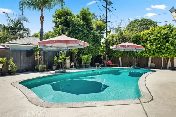 6909 Encino Avenue, Van Nuys (los Angeles), CA 91406