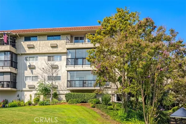 Laguna Woods, CA 92637,2388 Via Mariposa W #2A