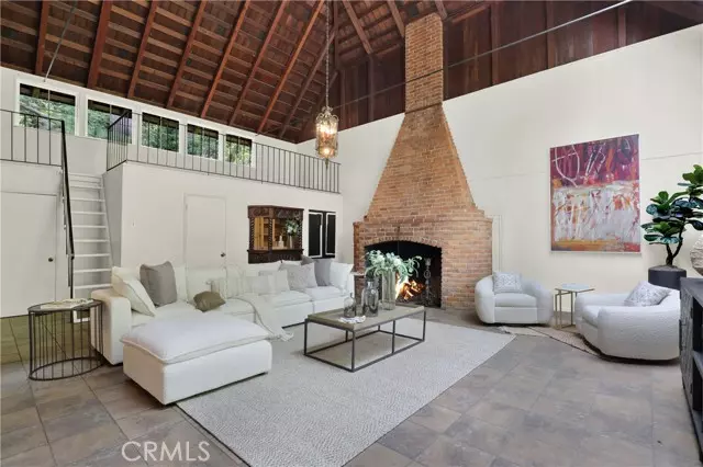 Santa Monica, CA 90402,533 W Rustic Road