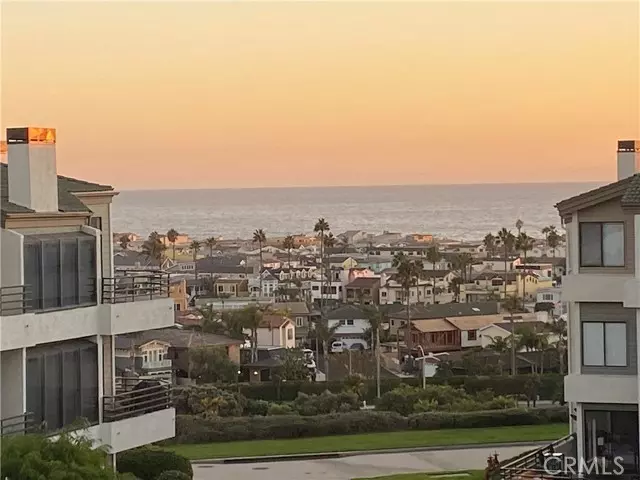 Newport Beach, CA 92663,220 Nice Lane #207