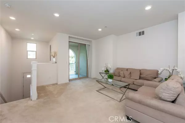 Irvine, CA 92618,121 Plateau