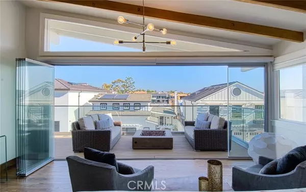 Corona Del Mar (newport Beach), CA 92625,308 Poppy Avenue