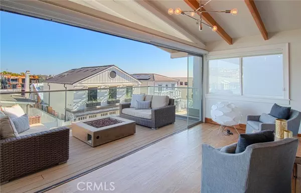 Corona Del Mar (newport Beach), CA 92625,308 Poppy Avenue