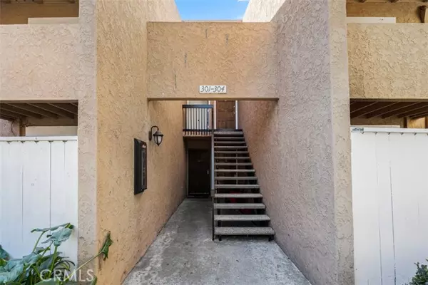 Santa Ana, CA 92707,1101 W Macarthur Boulevard #304