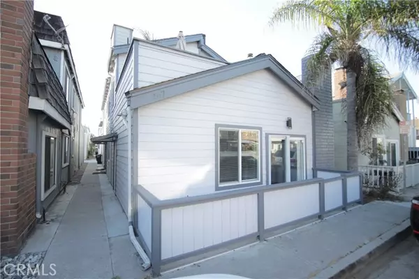 207 Lugonia Street #B, Newport Beach, CA 92663