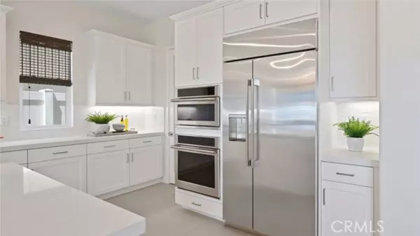 Valencia (santa Clarita), CA 91354,29635 Corte Ballenas