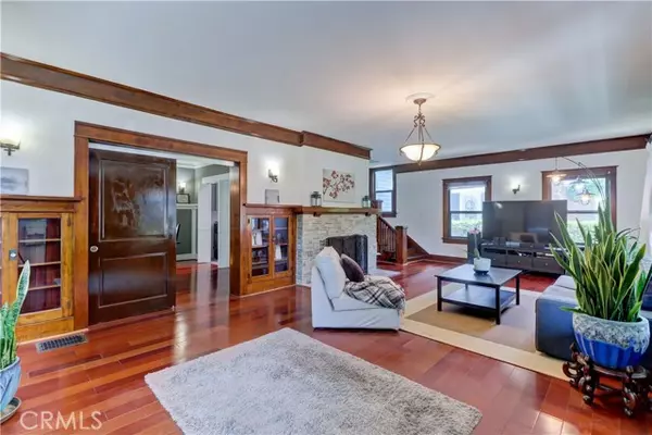 Los Angeles, CA 90004,223 N St Andrews Place