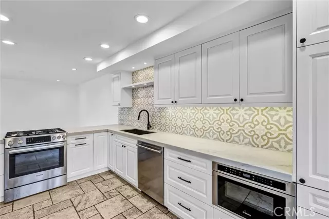334 Tours Lane, Costa Mesa, CA 92627
