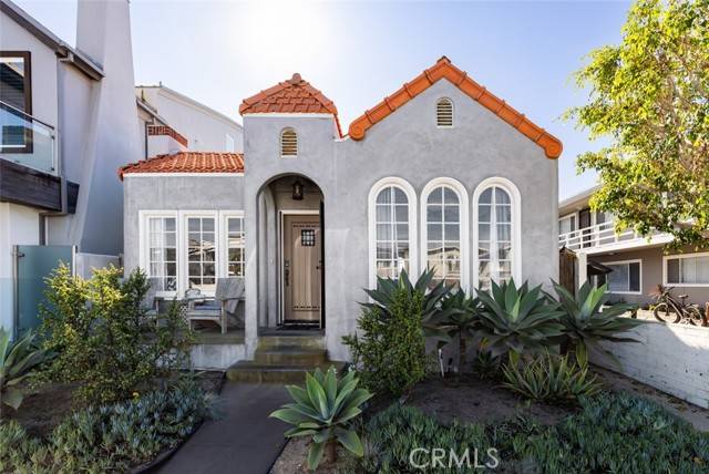 1113 W Balboa Boulevard, Newport Beach, CA 92661