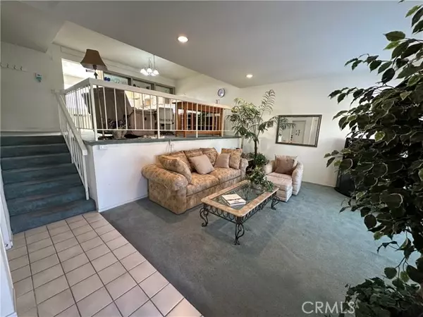 18405 Collins Street #C, Tarzana (los Angeles), CA 91356
