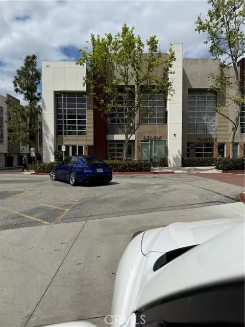 Santa Ana, CA 92705,107 E City Place Drive