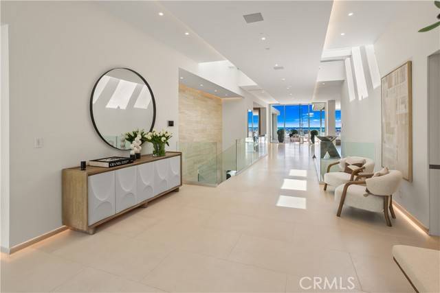 Corona Del Mar (newport Beach), CA 92625,1119 Dolphin
