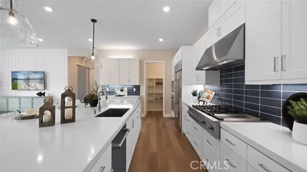 Valencia (santa Clarita), CA 91354,29340 Camino Salto