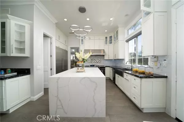 Huntington Beach, CA 92648,5712 Ocean Vista Drive