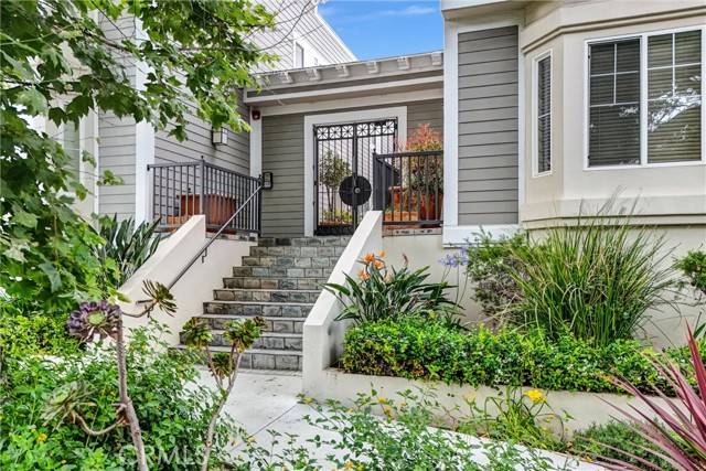 Valley Village, CA 91607,5101 Whitsett Avenue #105