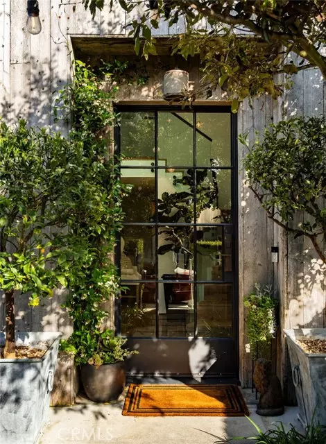 Corona Del Mar (newport Beach), CA 92625,604 Begonia Avenue