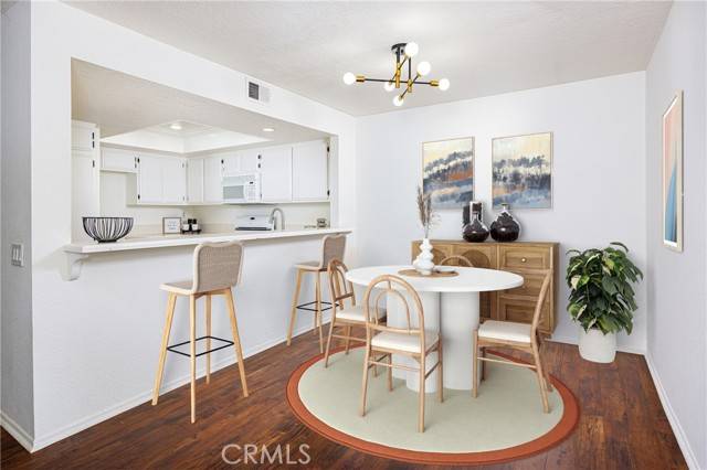 Lake Forest (el Toro), CA 92630,25644 Mont Pointe #1A