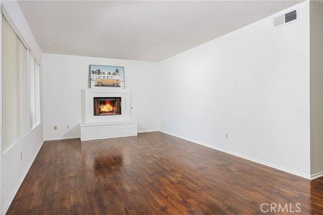 Lake Forest (el Toro), CA 92630,25644 Mont Pointe #1A