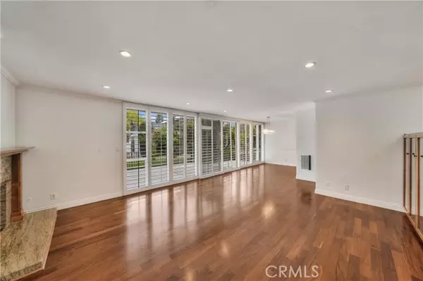 Newport Beach, CA 92660,1008 Buckingham Lane #17