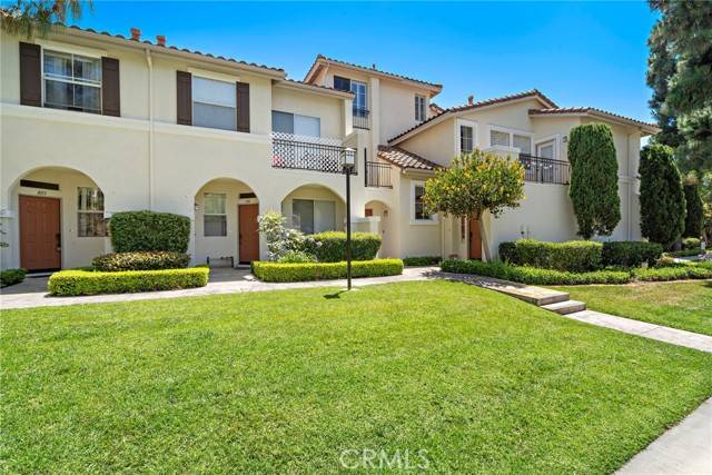 Irvine, CA 92618,811 Larkridge