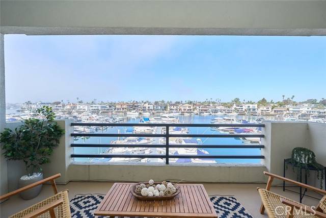 4165 Warner Avenue #203, Huntington Beach, CA 92649
