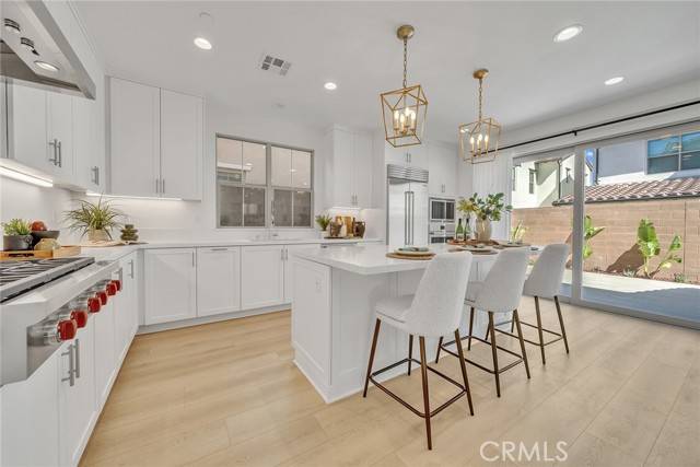 Irvine, CA 92602,162 Somera