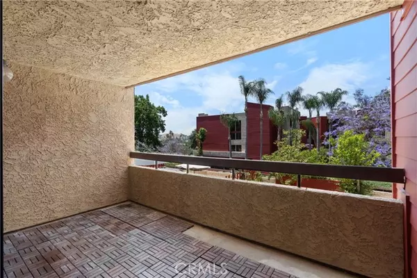 Los Angeles, CA 90042,3961 Via Marisol #218
