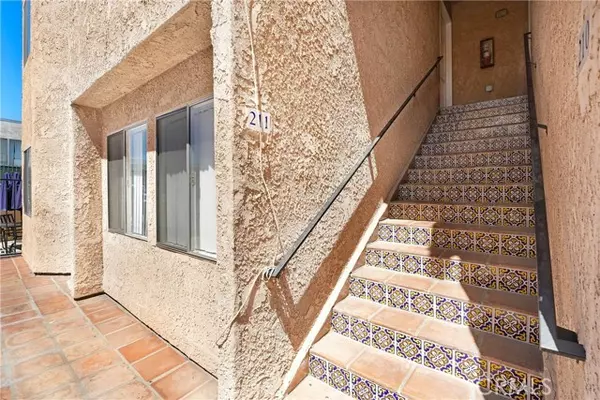 Van Nuys (los Angeles), CA 91406,8020 Langdon Avenue #211