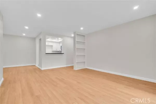 Santa Ana, CA 92701,600 W 3rd Street #C207