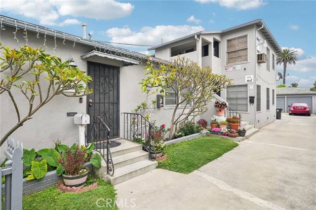 494 Almond Avenue, Long Beach, CA 90802