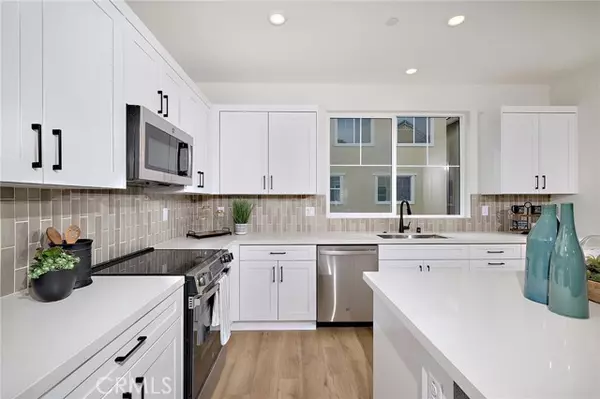 6052 Fairfax Drive, Eastvale, CA 92880