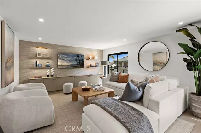 Newport Beach, CA 92661,600 E Oceanfront #1A