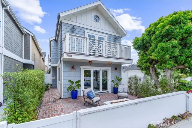 208 Indianapolis Avenue, Huntington Beach, CA 92648