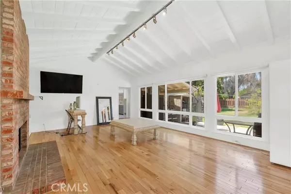Tarzana (los Angeles), CA 91356,5701 Corbin Avenue