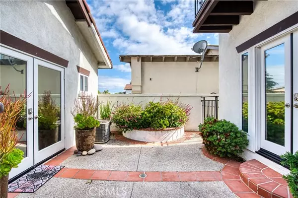 Laguna Hills, CA 92679,35 Fontaire