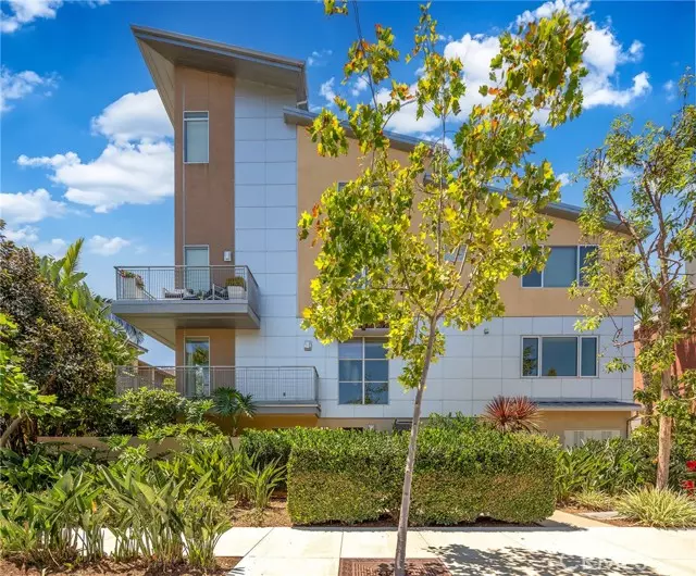 85 Lennox, Irvine, CA 92612