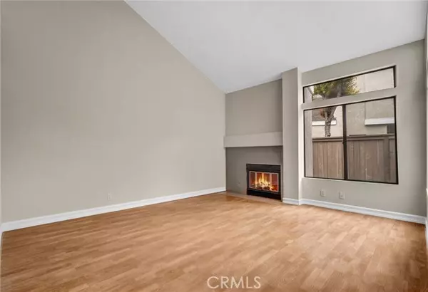 Irvine, CA 92606,401 Deerfield Avenue #84