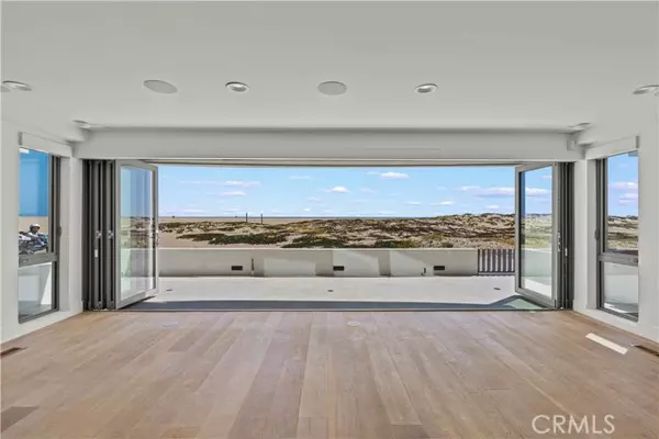 Newport Beach, CA 92661,816 W Oceanfront