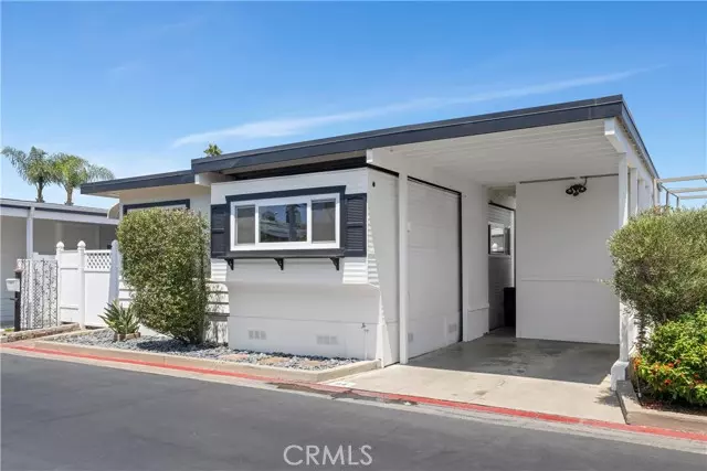 Newport Beach, CA 92660,94 Yorktown