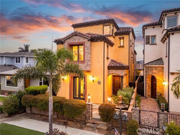 212 Baltimore Avenue, Huntington Beach, CA 92648