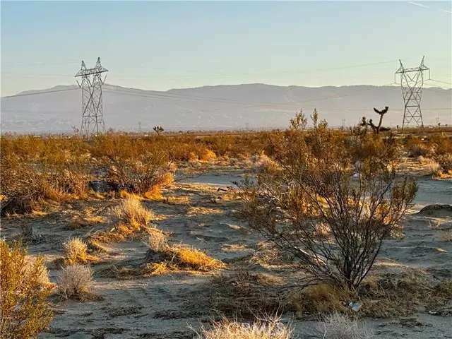 4591 Sandstone Road, Phelan, CA 92371