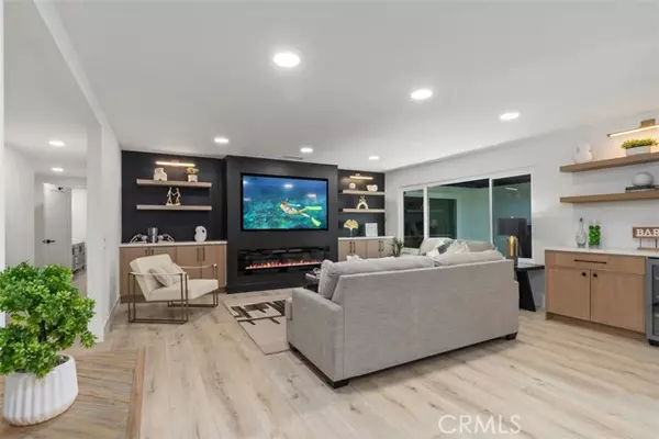 Tustin, CA 92780,13762 Palace Way