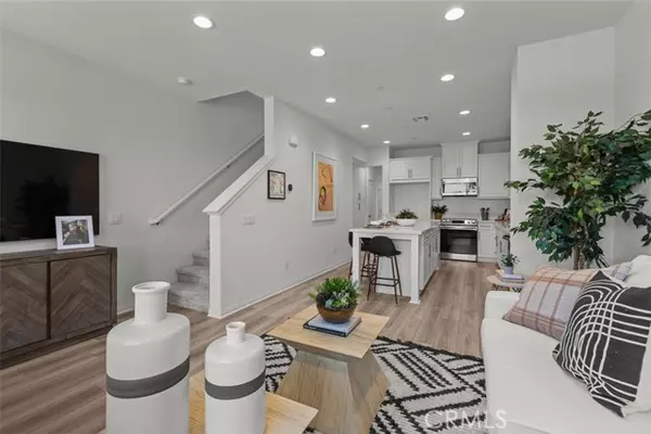 Anaheim, CA 92801,1095 N Harbor Boulevard