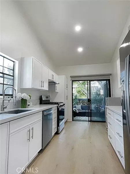 2510 W MacArthur Boulevard #B, Santa Ana, CA 92704